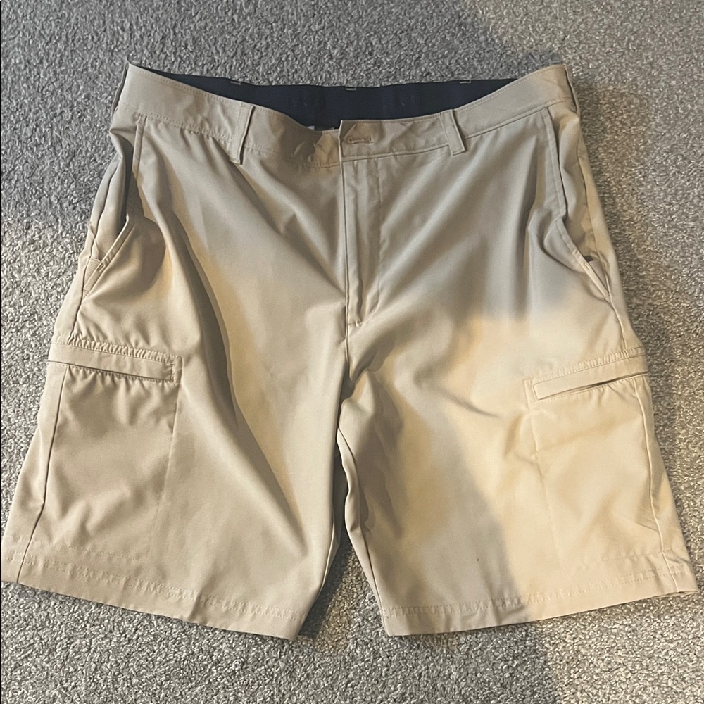 Izod Men's Beige Cargo Golf Shorts